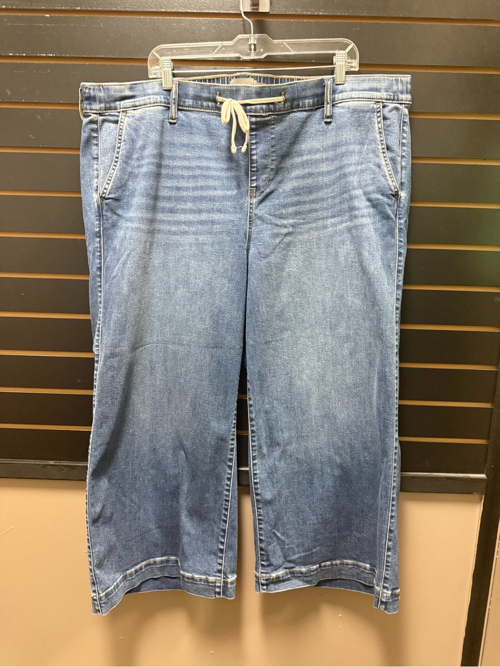 Torrid Size 3 22/24 Medium Wash Drawstring Wide Leg Crop Jeans